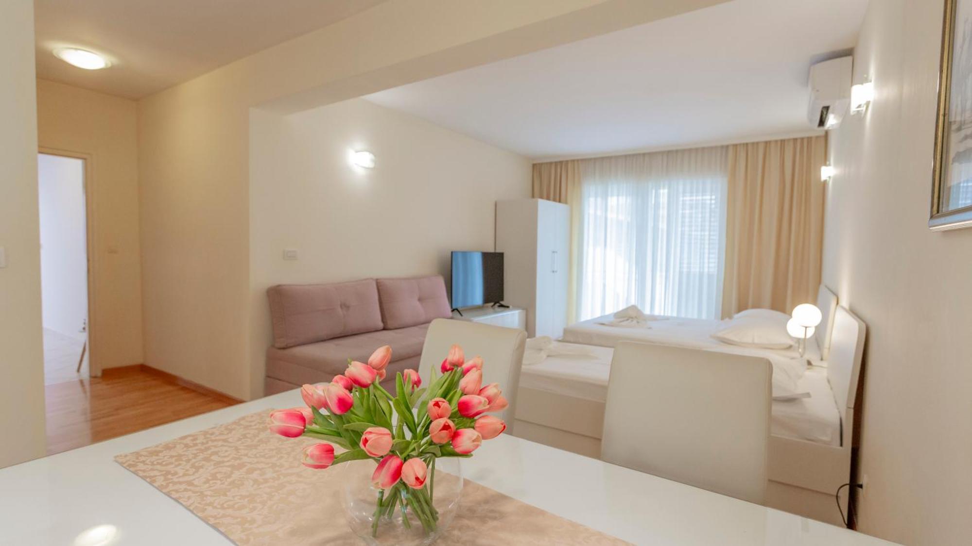 Baska Voda Apartments - Steps From The Beach, Free Parking, Central Location Zewnętrze zdjęcie