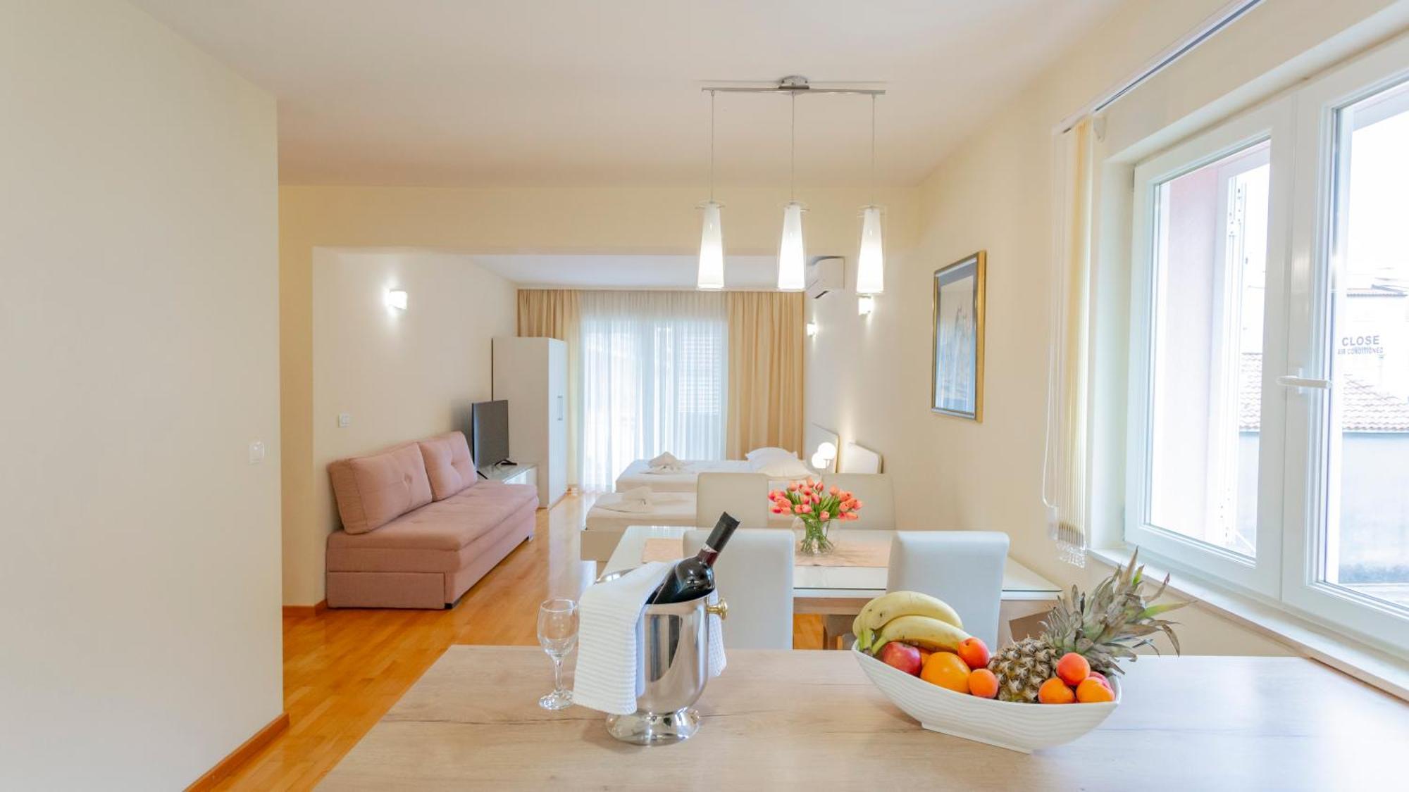 Baska Voda Apartments - Steps From The Beach, Free Parking, Central Location Zewnętrze zdjęcie