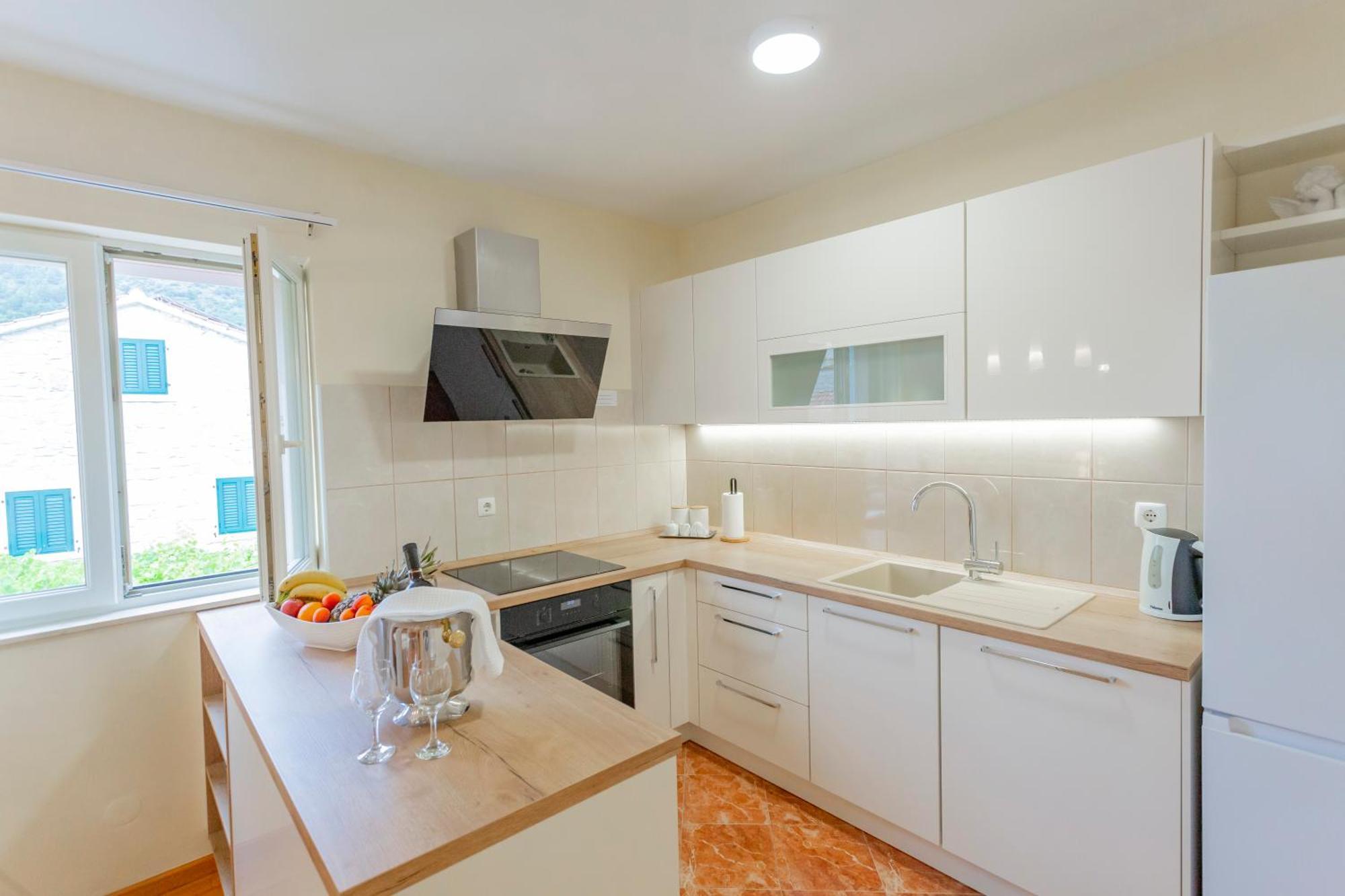 Baska Voda Apartments - Steps From The Beach, Free Parking, Central Location Zewnętrze zdjęcie