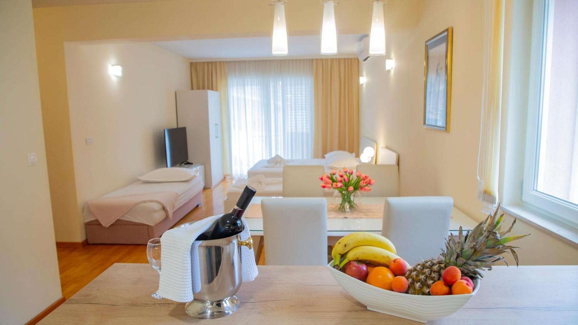 Baska Voda Apartments - Steps From The Beach, Free Parking, Central Location Zewnętrze zdjęcie