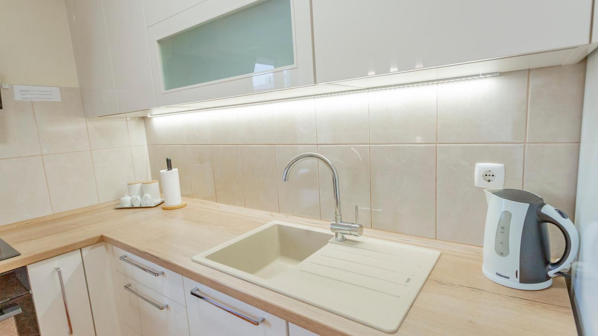 Baska Voda Apartments - Steps From The Beach, Free Parking, Central Location Zewnętrze zdjęcie