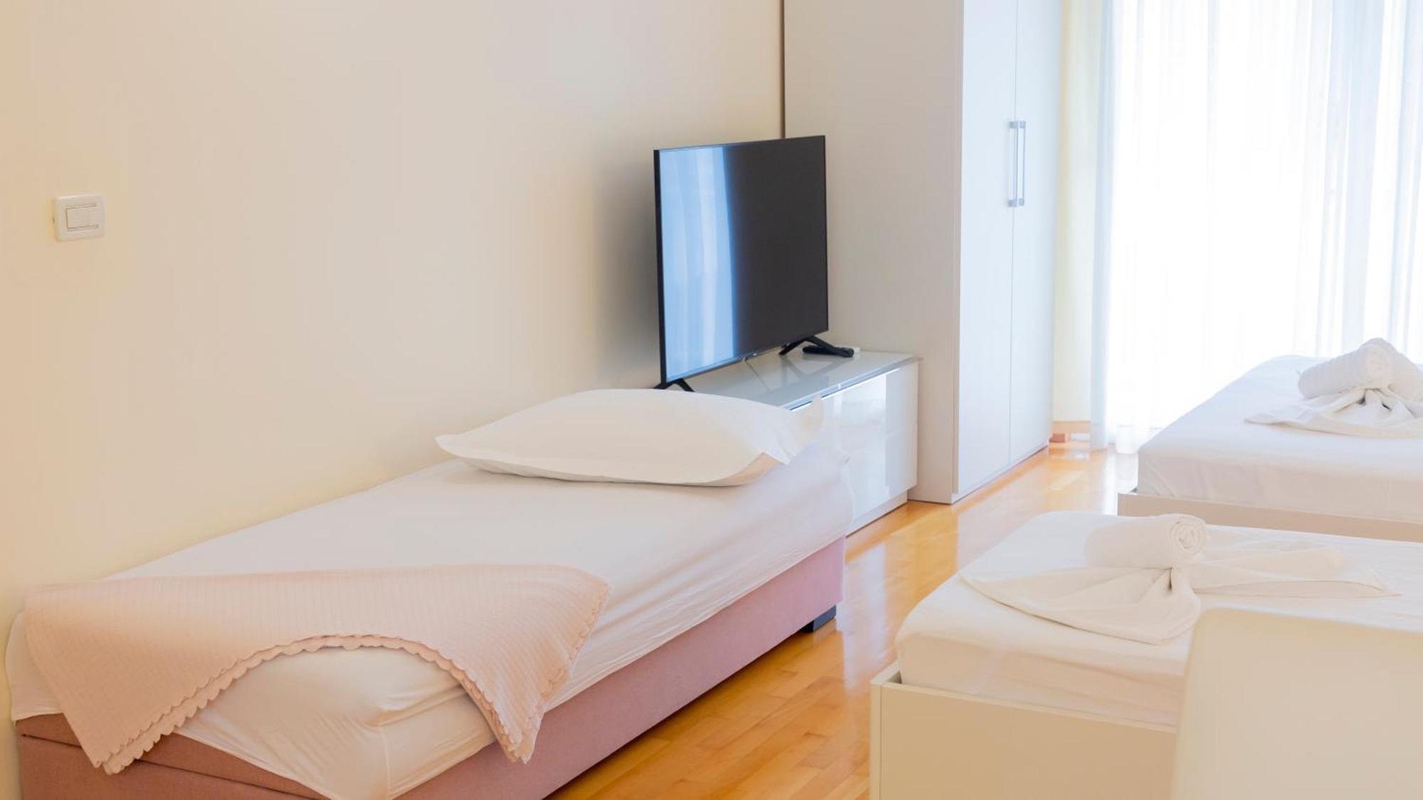 Baska Voda Apartments - Steps From The Beach, Free Parking, Central Location Zewnętrze zdjęcie