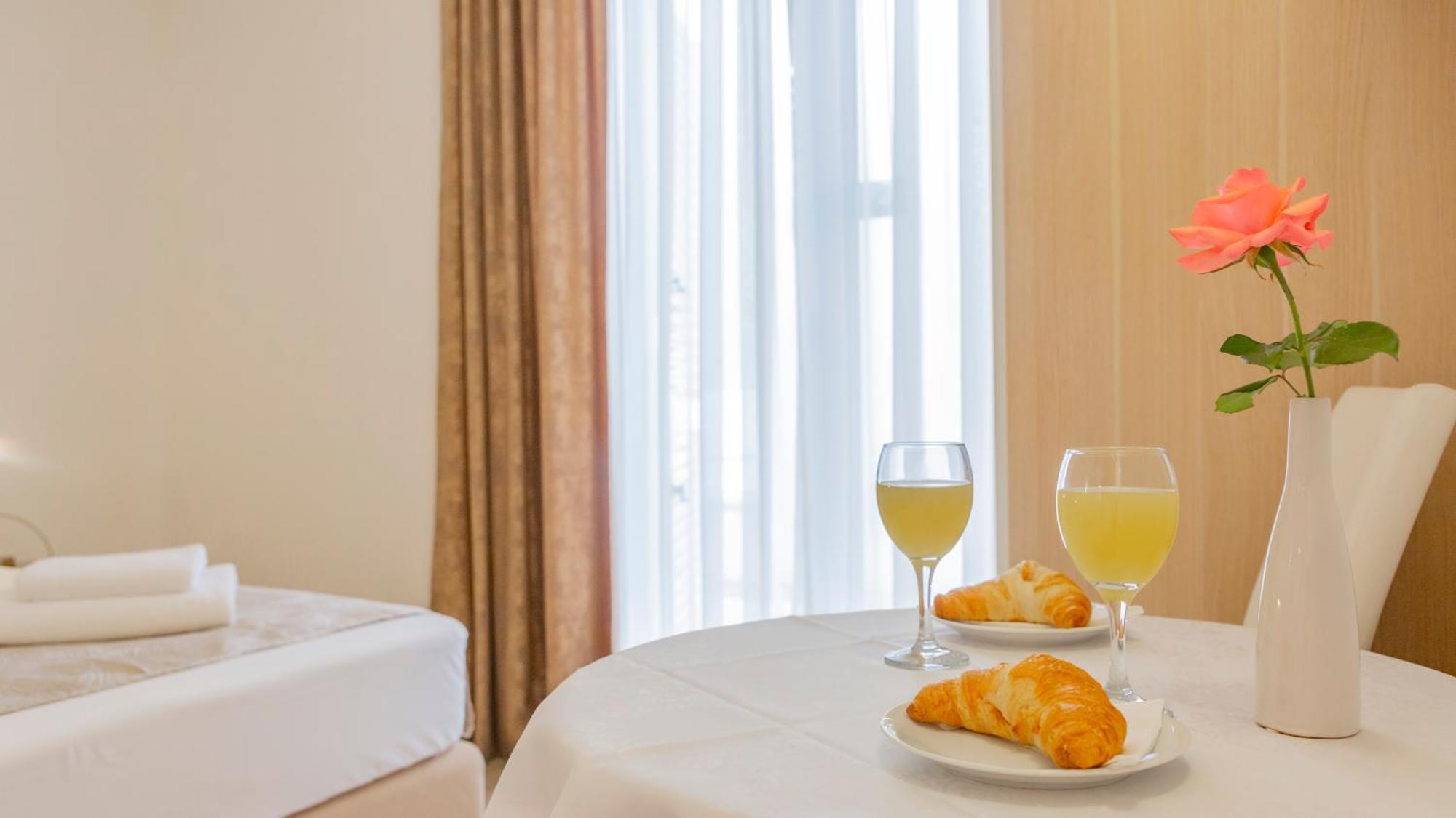 Baska Voda Apartments - Steps From The Beach, Free Parking, Central Location Zewnętrze zdjęcie