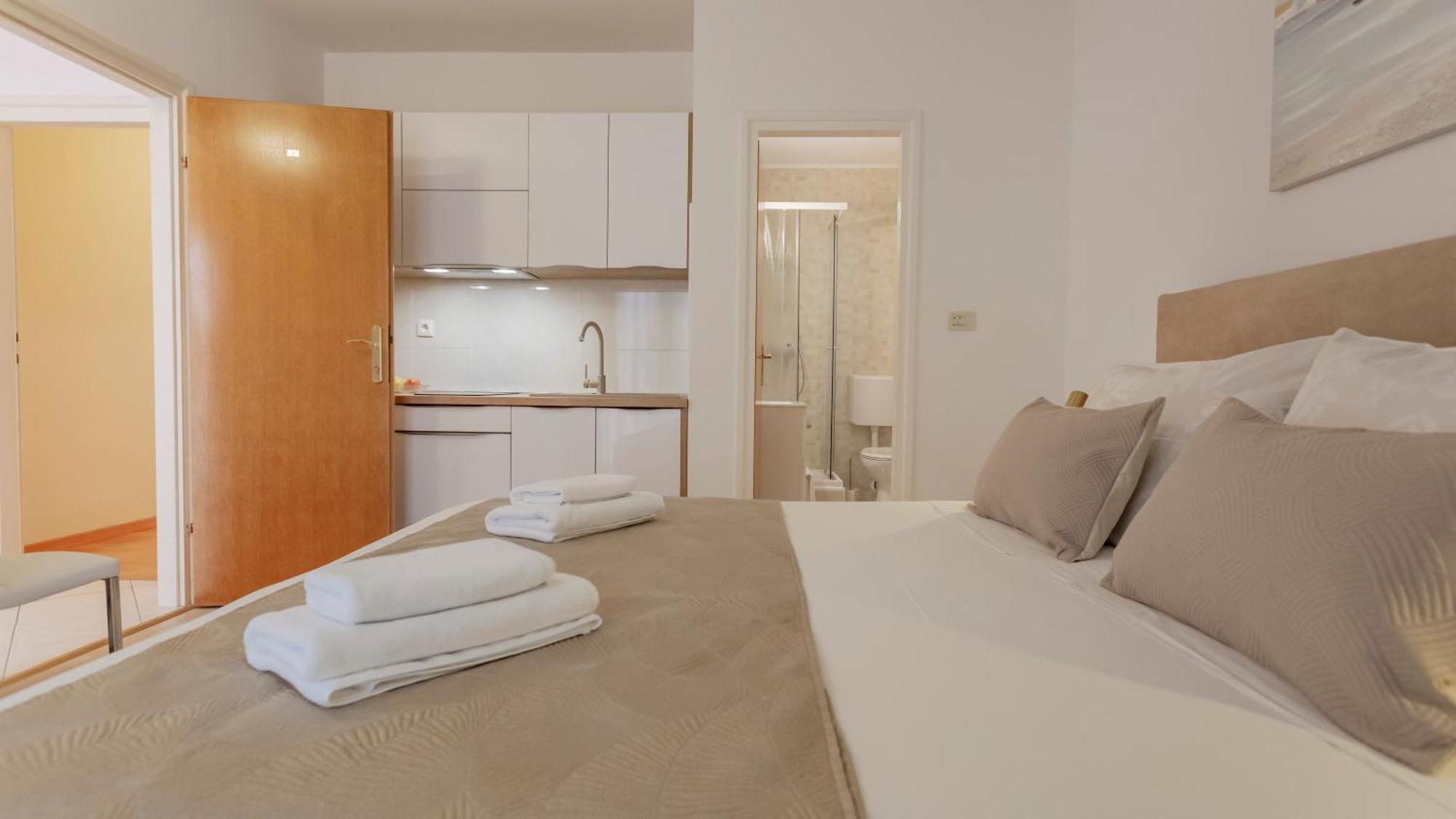 Baska Voda Apartments - Steps From The Beach, Free Parking, Central Location Zewnętrze zdjęcie