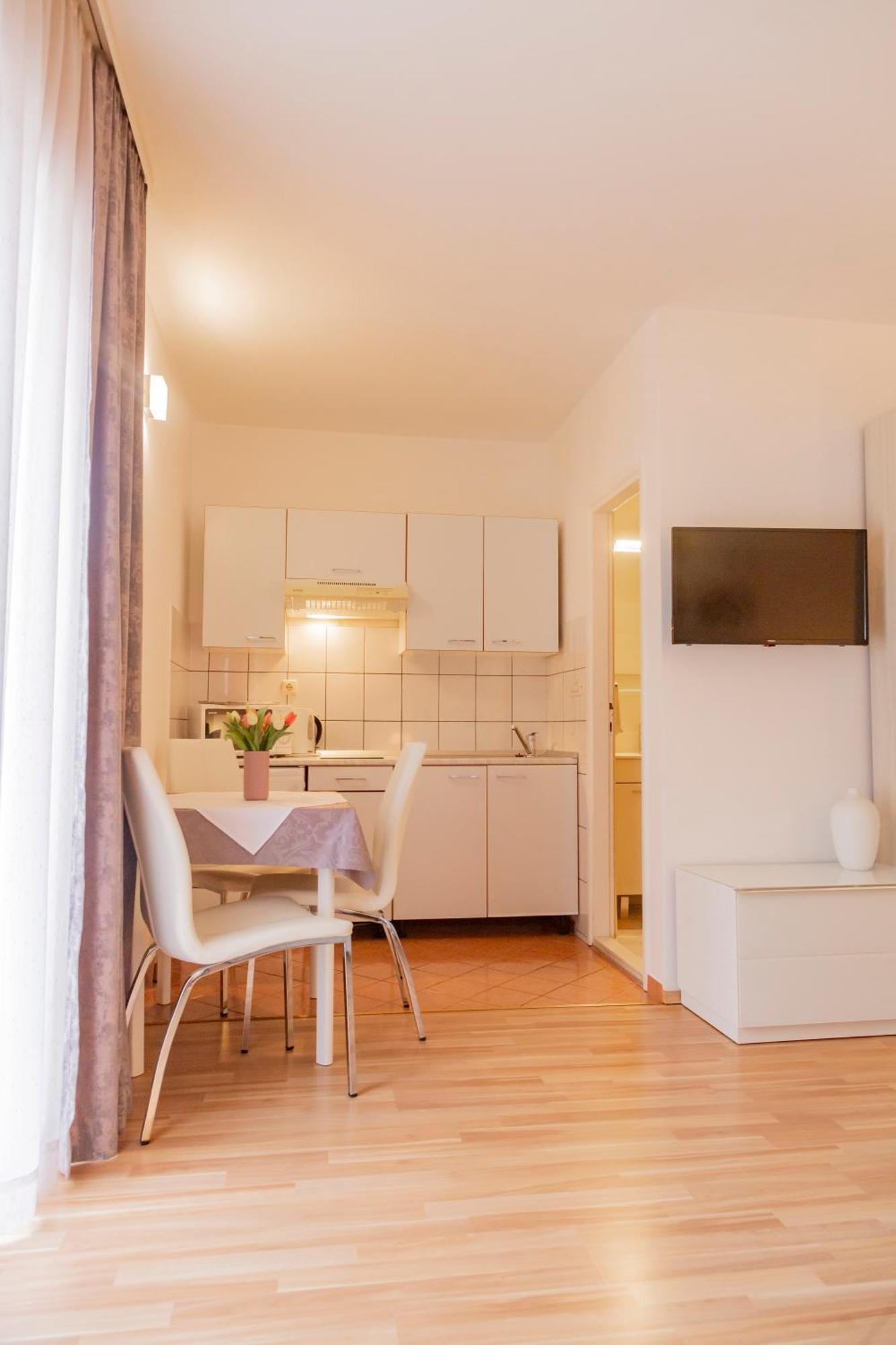 Baska Voda Apartments - Steps From The Beach, Free Parking, Central Location Zewnętrze zdjęcie