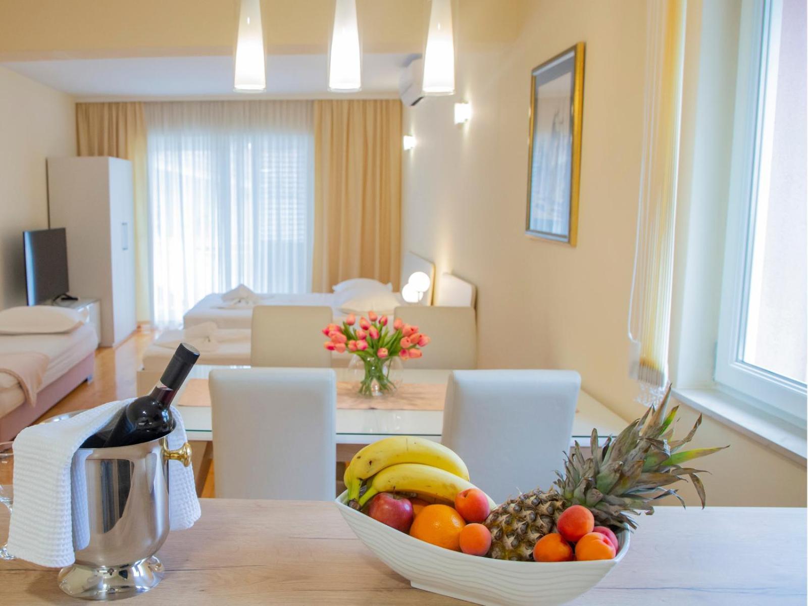 Baska Voda Apartments - Steps From The Beach, Free Parking, Central Location Zewnętrze zdjęcie